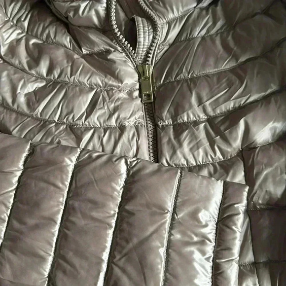 Calvin Klein - Picture 3 of 7